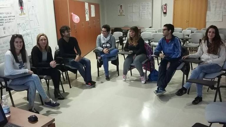 Voluntariado para formar a los jóvenes Voluntariado para formar a los jóvenes