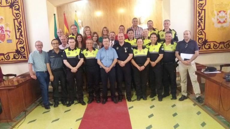 Homenaje a ocho agentes de Policía Local