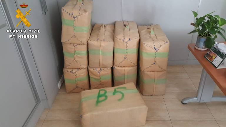 La Guardia Civil intercepta un alijo de 360 kilos de hachís en la A-44 La Guardia Civil intercepta un alijo de 360 kilos de hachís en la A-44