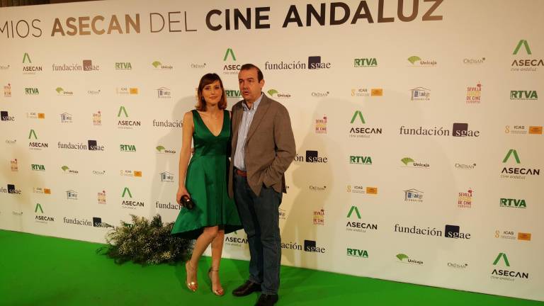 Natalia de Molina recibe el galardón a la Mejor Actriz en los premios Asecan Natalia de Molina recibe el galardón a la Mejor Actriz en los premios Asecan