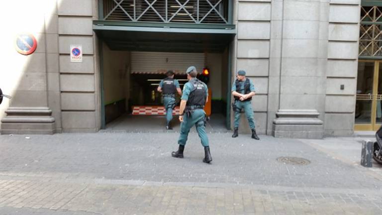 La Guardia Civil hace un registro del despacho de Zaplana en Telefónica La Guardia Civil hace un registro del despacho de Zaplana en Telefónica