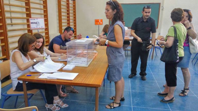 La jornada electoral arranca con normalidad en Jaén La jornada electoral arranca con normalidad en Jaén