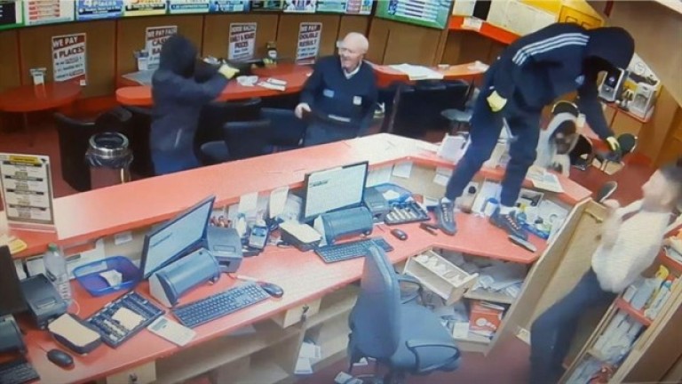 Un hombre de 83 años evita un robo enfrentándose a tres sujetos armados