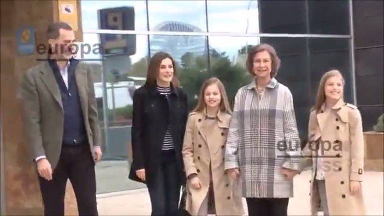 Los Reyes y sus hijas visitan al Rey emerito Los Reyes y sus hijas visitan al Rey emerito