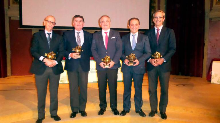 El Colegio de Farmacéuticos de Jaén recibe un premio nacional por su apoyo a la ONG Quesada Solidaria El Colegio de Farmacéuticos de Jaén recibe un premio nacional por su apoyo a la ONG Quesada Solidaria