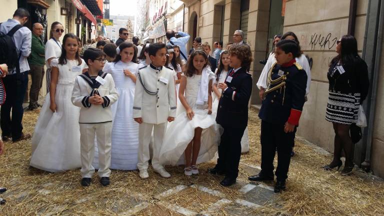 Miles de fieles veneran el Cuerpo de Cristo por las calles de Jaén