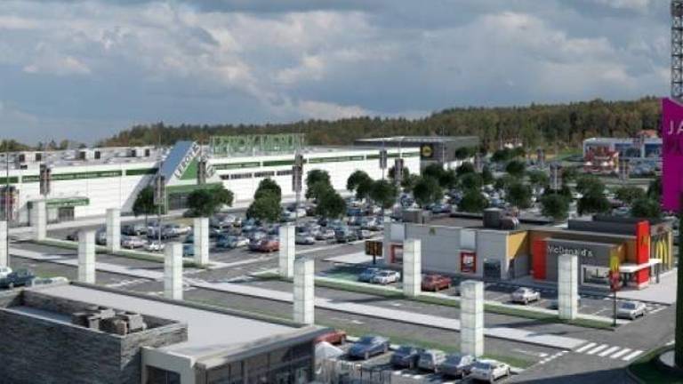 Rifirrafe por los contratos en el futuro Jaén Plaza . Rifirrafe por los contratos en el futuro Jaén Plaza .