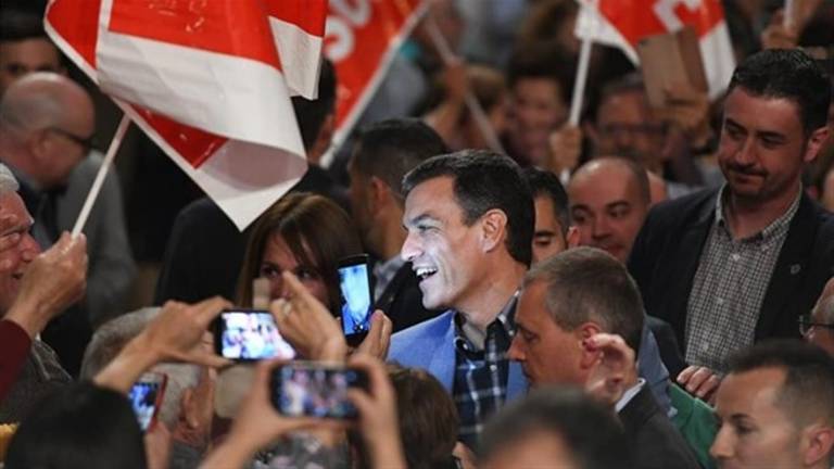 Pedro Sánchez promete blindar las pensiones en la Constitución Pedro Sánchez promete blindar las pensiones en la Constitución