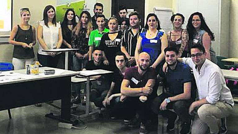 Aprendizaje teórico-práctico para jóvenes hosteleros Aprendizaje teórico-práctico para jóvenes hosteleros