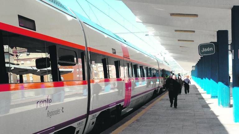 La avería de un talgo retrasa un tren que salía de la capital La avería de un talgo retrasa un tren que salía de la capital