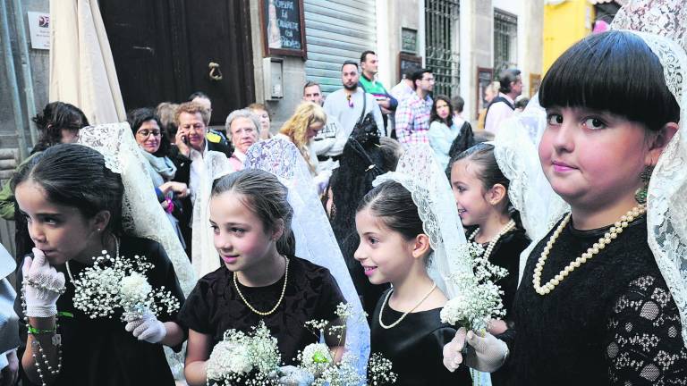 Las procesiones de los niños abren la festividad Las procesiones de los niños abren la festividad