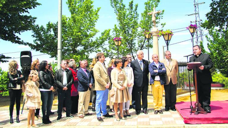 El monumento al Cristo de la Vera-Cruz recibe al visitante El monumento al Cristo de la Vera-Cruz recibe al visitante