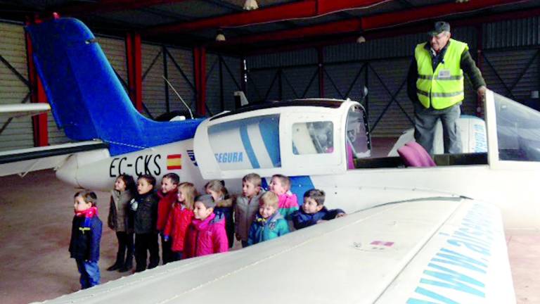 Escolares en el aeródromo Escolares en el aeródromo