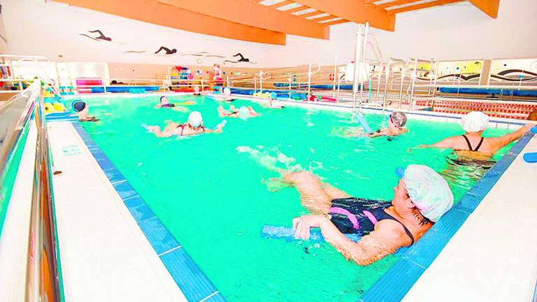 La piscina sigue en manos locales