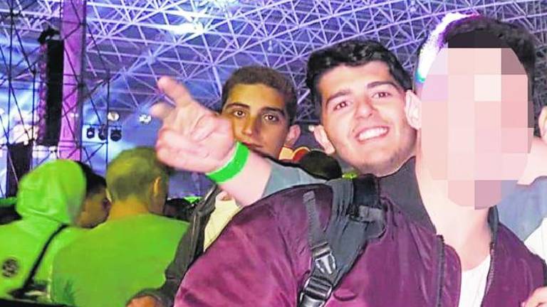 Dos jóvenes más denuncian lesiones oculares por el láser Dos jóvenes más denuncian lesiones oculares por el láser
