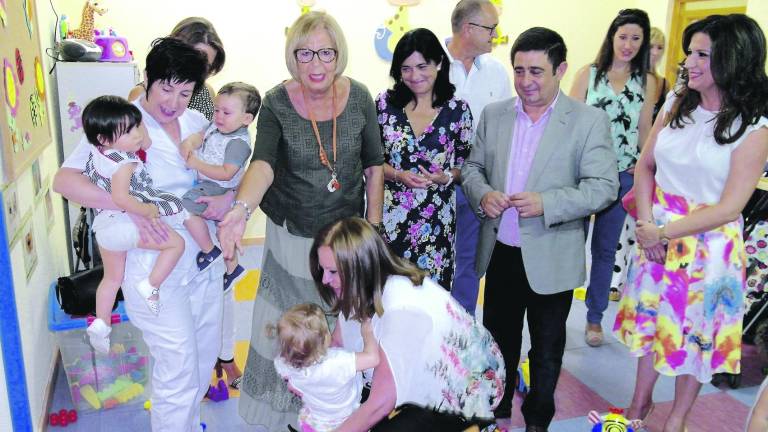 Apuesta por la escolarización temprana en pro de las familias Apuesta por la escolarización temprana en pro de las familias