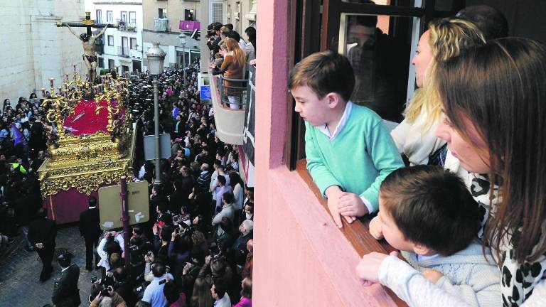 Una gran procesión para un gran día del amor fraterno en la ciudad