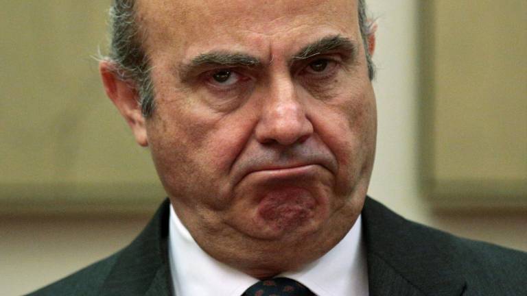 Los funcionarios cobrarán la mitad de la extra pendiente Los funcionarios cobrarán la mitad de la extra pendiente