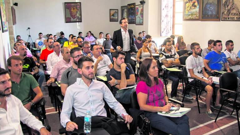 Úbeda responde en el primer Simposio de Fútbol