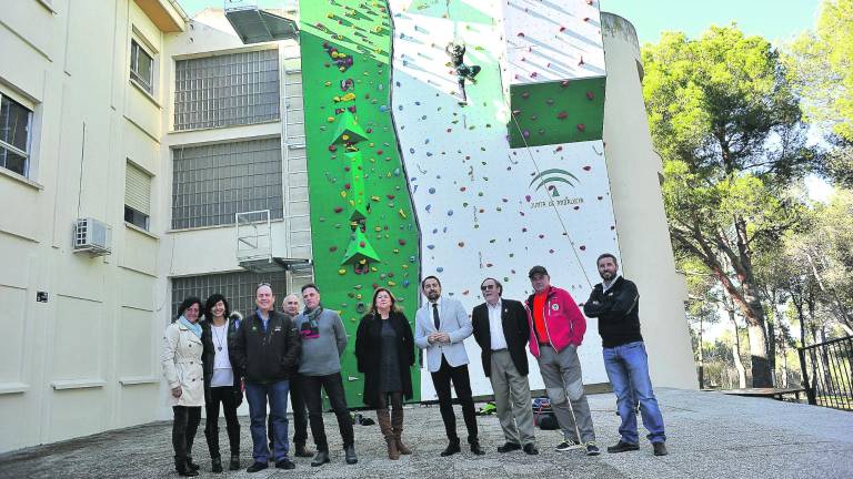 Dos cursos de escalada y montaña en el rocódromo Dos cursos de escalada y montaña en el rocódromo