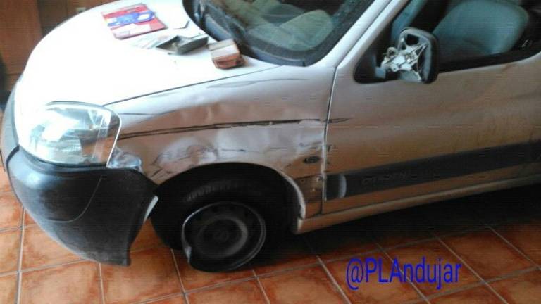 Un conductor se da la fuga tras cuadriplicar la tasa de alcohol y provocar un accidente