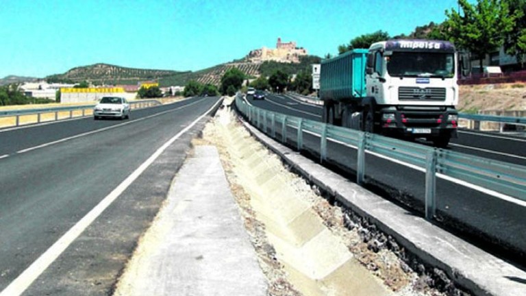El PSOE lleva la autovía A-81 hasta el Congreso