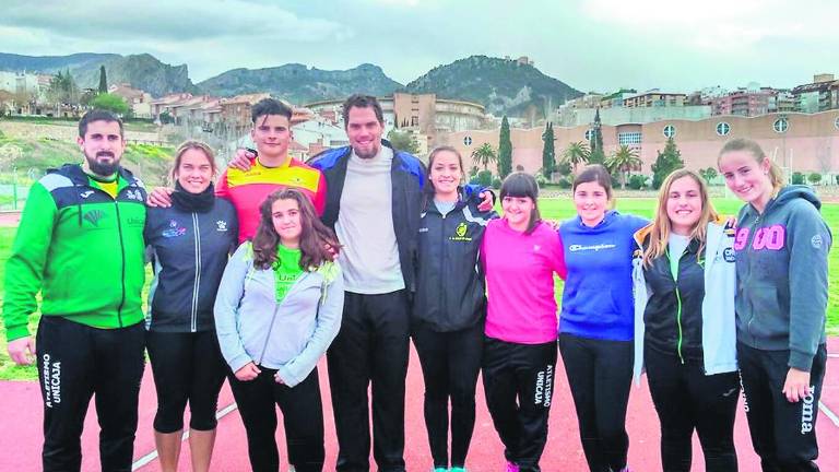 Berta Castells comparte magisterio con las jóvenes promesas del Club Unicaja Berta Castells comparte magisterio con las jóvenes promesas del Club Unicaja