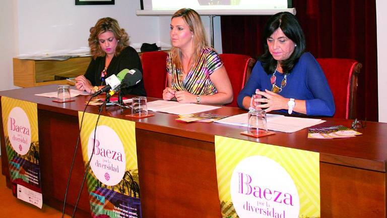 Baeza premia a Juan y Medio por su defensa de la diversidad Baeza premia a Juan y Medio por su defensa de la diversidad