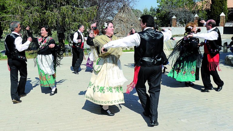 Jotas serranas y flamenco para amenizar una gran velada