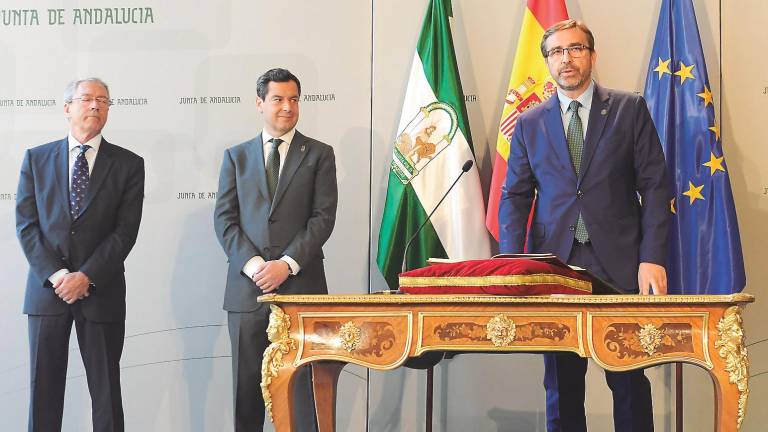 Gómez refrenda el papel esencial y clave de la UJA en la sociedad Gómez refrenda el papel esencial y clave de la UJA en la sociedad