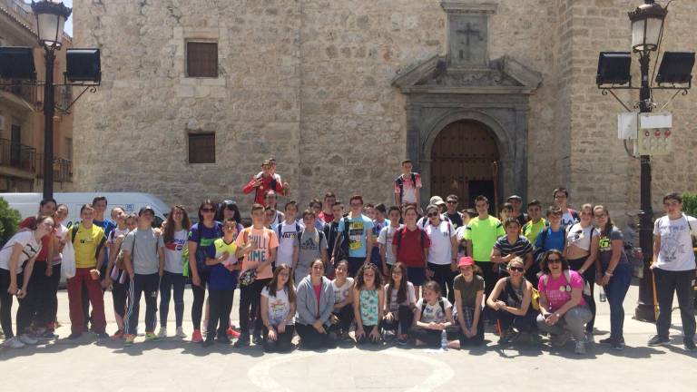 Estudiantes del IES Sierra Sur de Valdepeñas de Jaén “peregrinan” al municipio Estudiantes del IES Sierra Sur de Valdepeñas de Jaén “peregrinan” al municipio