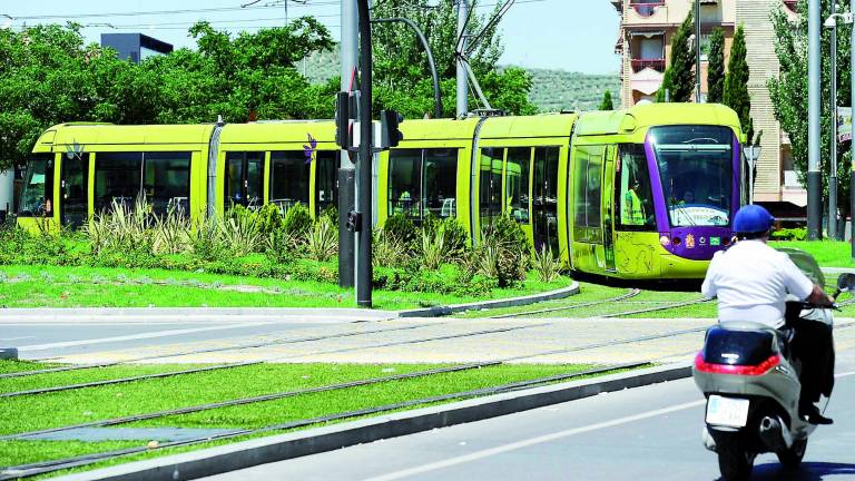 El pleno pedirá el viernes que el tranvía tenga uso metropolitano