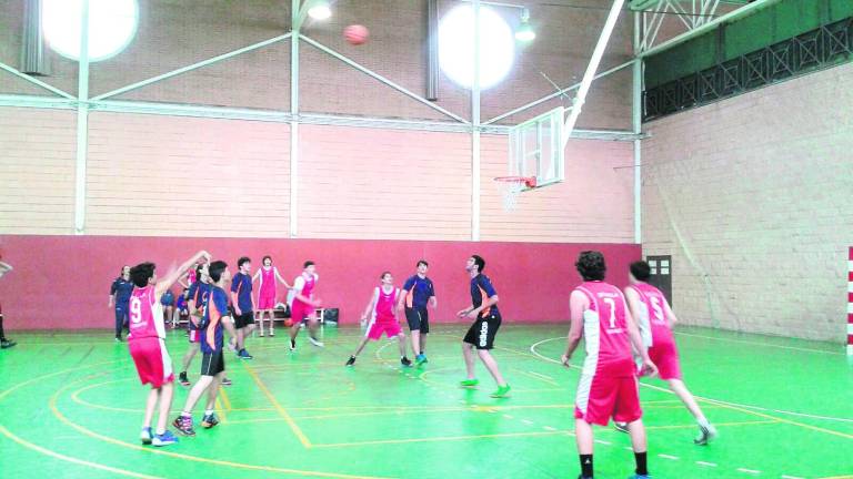 Más de trescientos escolares respaldan el Torneo Spínola en La Salobreja