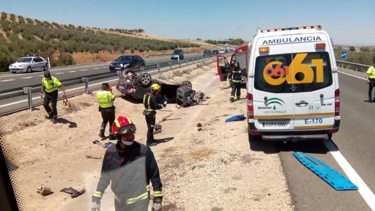 Brutal accidente con una mujer fallecida en la A-44 Brutal accidente con una mujer fallecida en la A-44