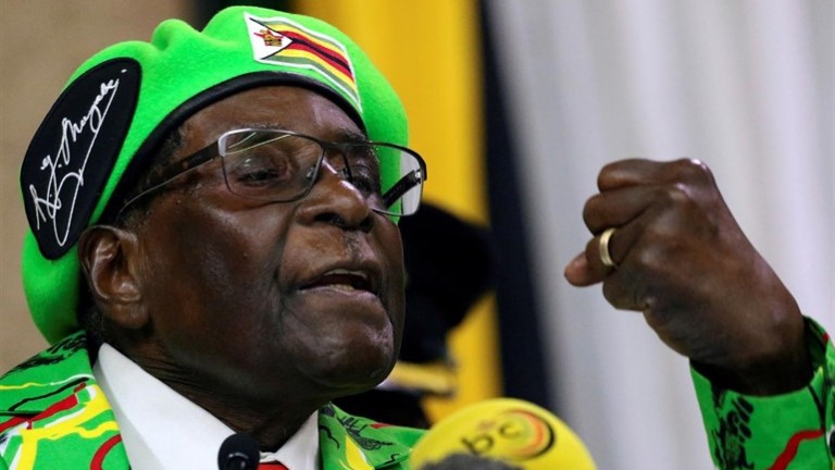 Robert Mugabe se reúne con el jefe del Ejército