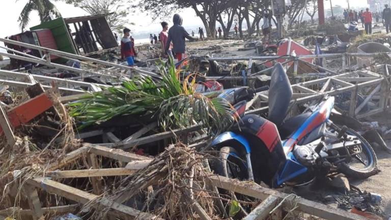 Al menos 420 muertos en Indonesia por seísmo Al menos 420 muertos en Indonesia por seísmo