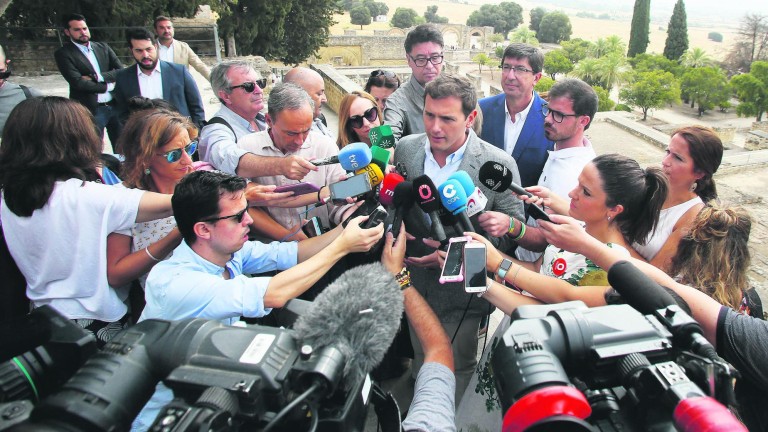 Rivera espera que el PSOE “rectifique” y cumpla el pacto