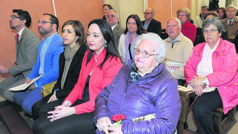 A los pies del más amado por generaciones de jiennenses A los pies del más amado por generaciones de jiennenses