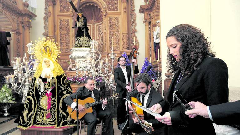 Ofrenda a la Reina del Camarín