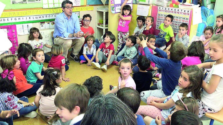 Niños de 5 años de “María Zambrano” aprenden escritura con noticias del periódico