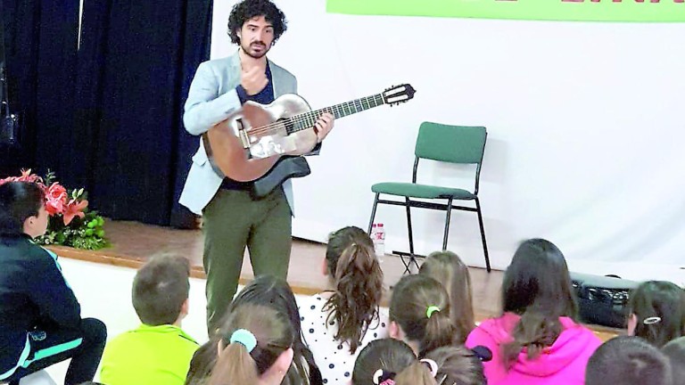 Pablo Sainz hace vibrar a alumnos y profesores del colegio Marqueses de Linares
