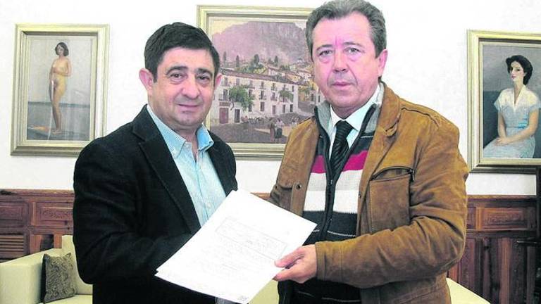 La dirección regional del PSOE da un “toque” a Juan Fernández La dirección regional del PSOE da un “toque” a Juan Fernández