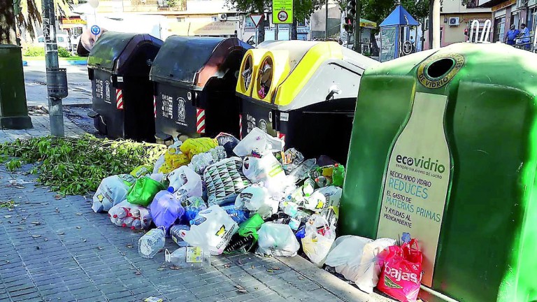 Las quejas por la suciedad y la recogida de basura se extienden por todos los barrios