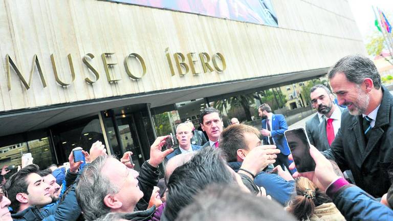 El monarca recibe el calor de centenares de jiennenses El monarca recibe el calor de centenares de jiennenses