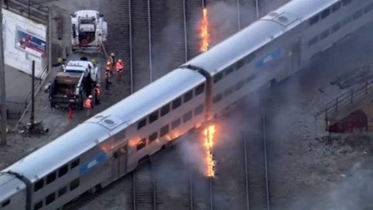 Fuego a las vías del tren en Chicago para que funcione Fuego a las vías del tren en Chicago para que funcione