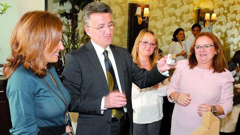 Cariñosos regalos de sus compañeros Cariñosos regalos de sus compañeros