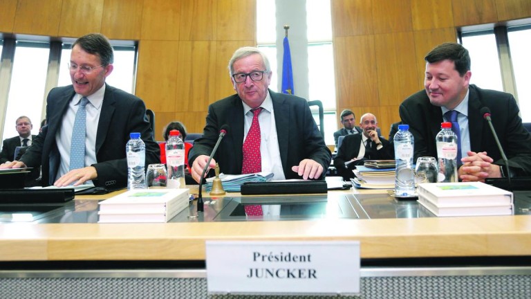 Bruselas cancela la sanción por incumplir el déficit del año 2015