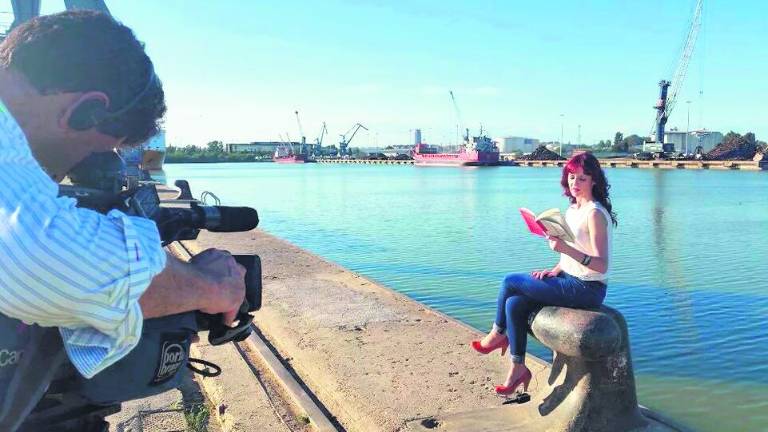 La poetisa Carmen Camacho es la protagonista en “Al Sur” La poetisa Carmen Camacho es la protagonista en “Al Sur”