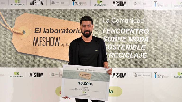 De la basura a la pasarela para “remover conciencias” De la basura a la pasarela para “remover conciencias”