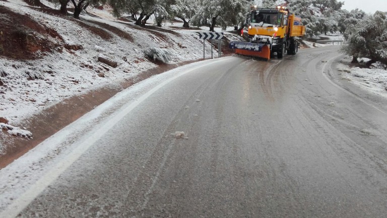 La nieve vuelve a visitar la provincia y causa las primeras incidencias en las carreteras